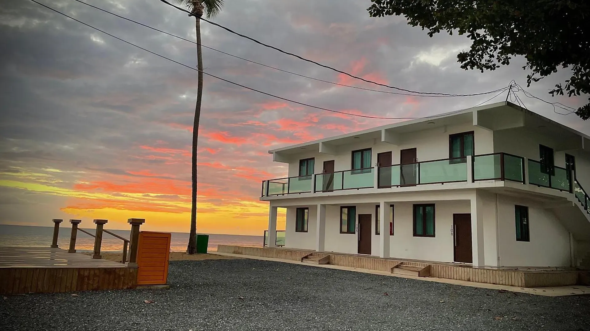1 Corcega Beachfront Suites Rincon