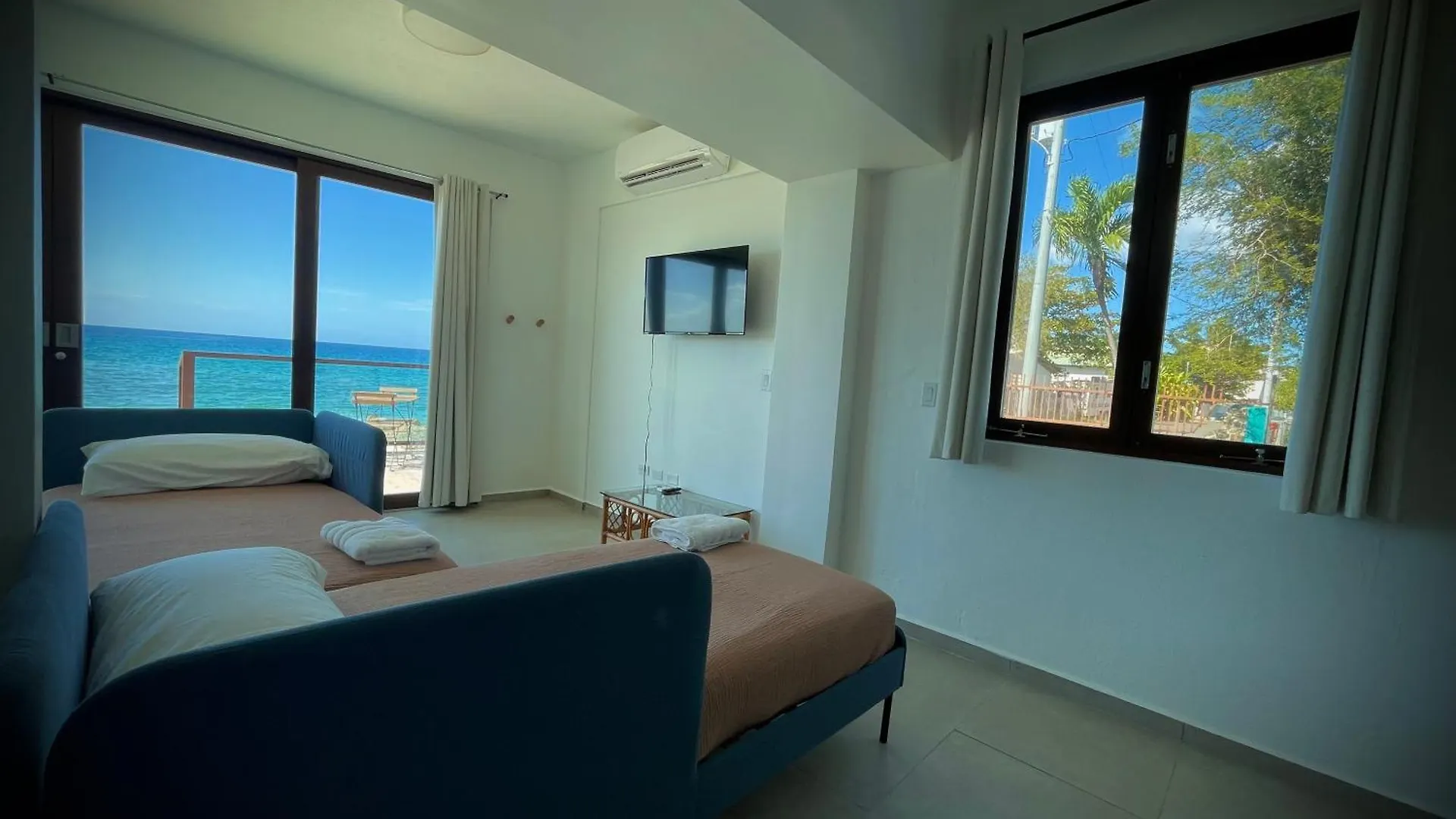 1 Corcega Beachfront Suites Rincon