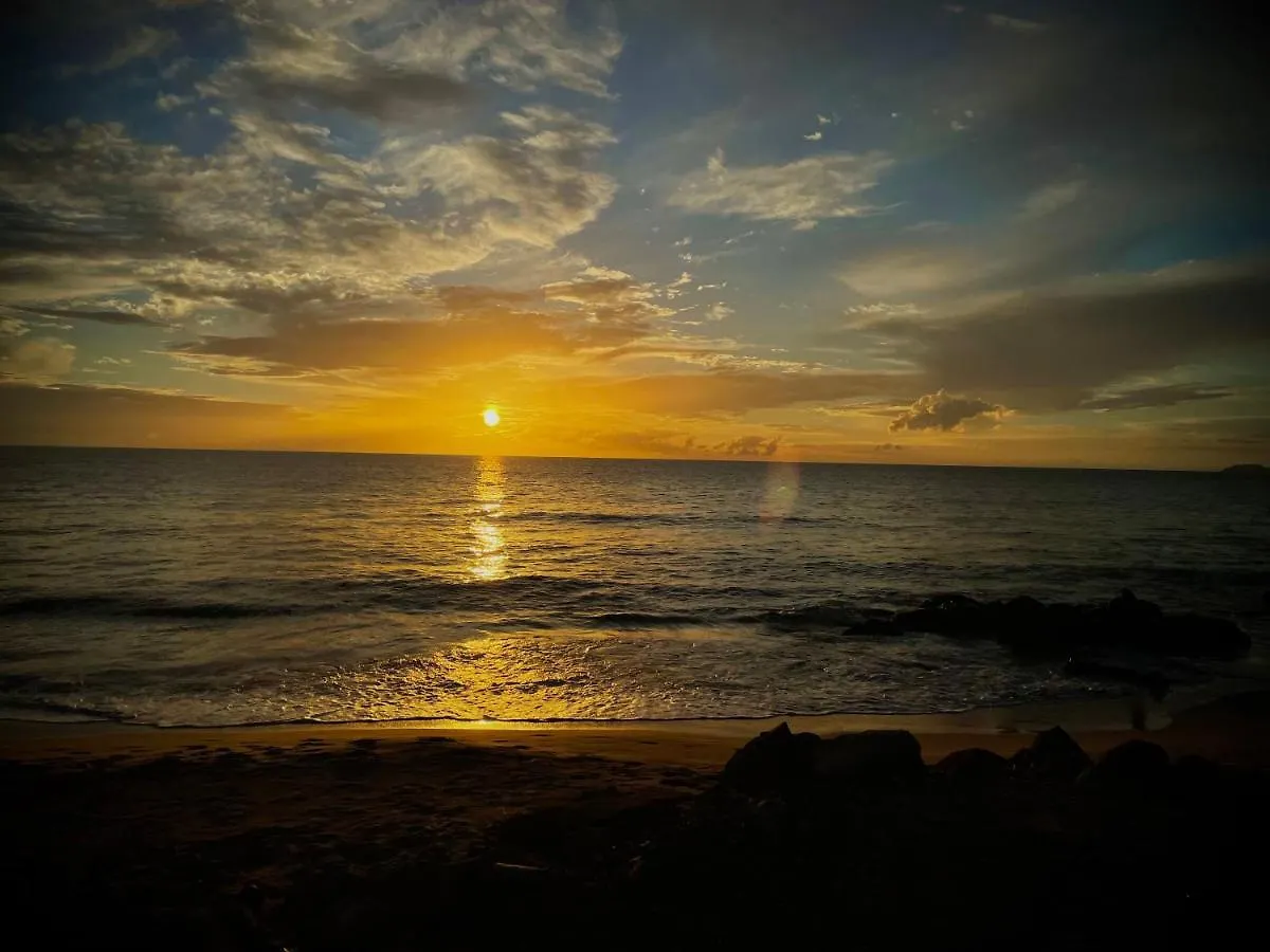 1 Corcega Beachfront Suites Rincon