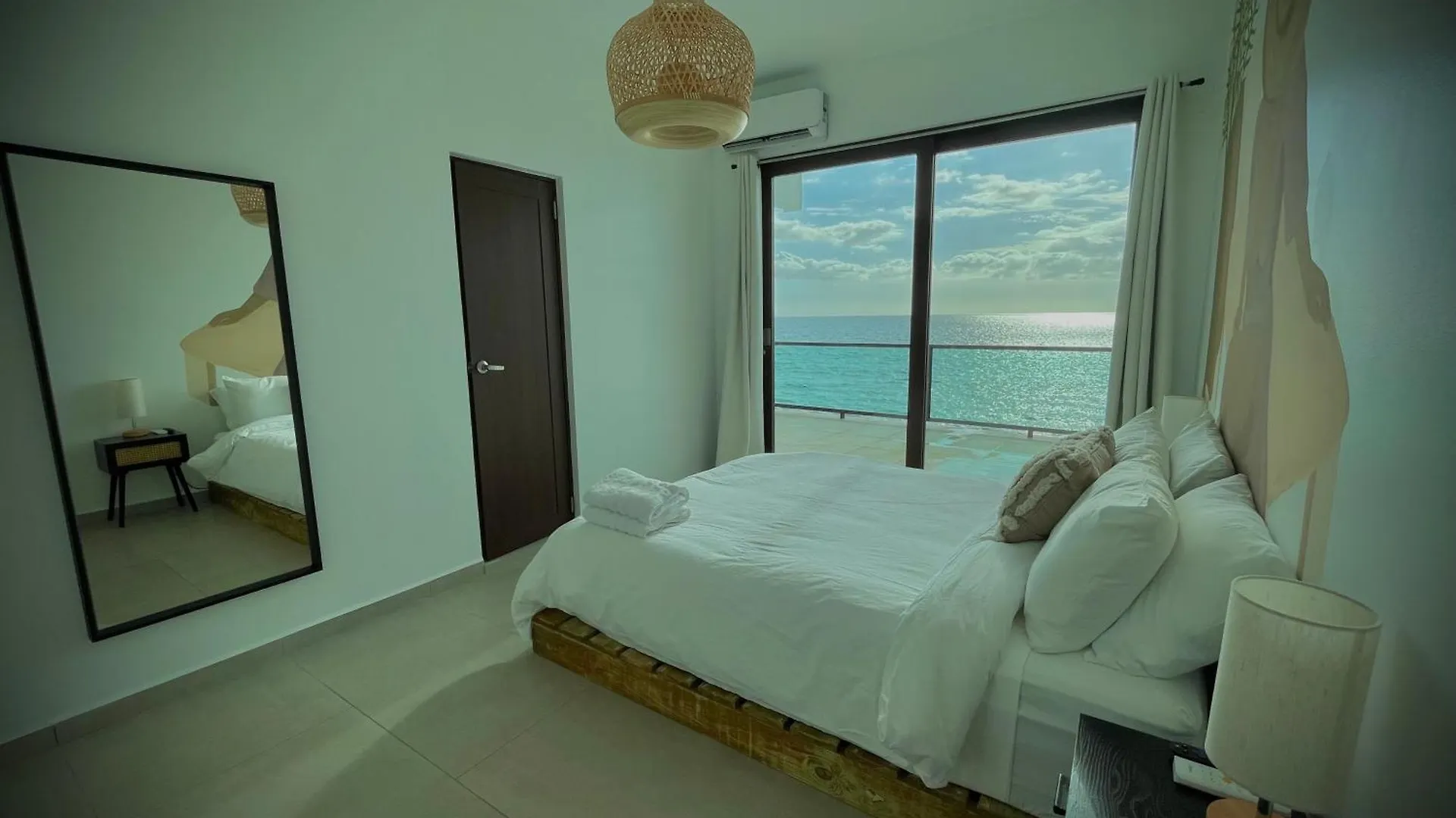 Guest house 1 Corcega Beachfront Suites Rincon