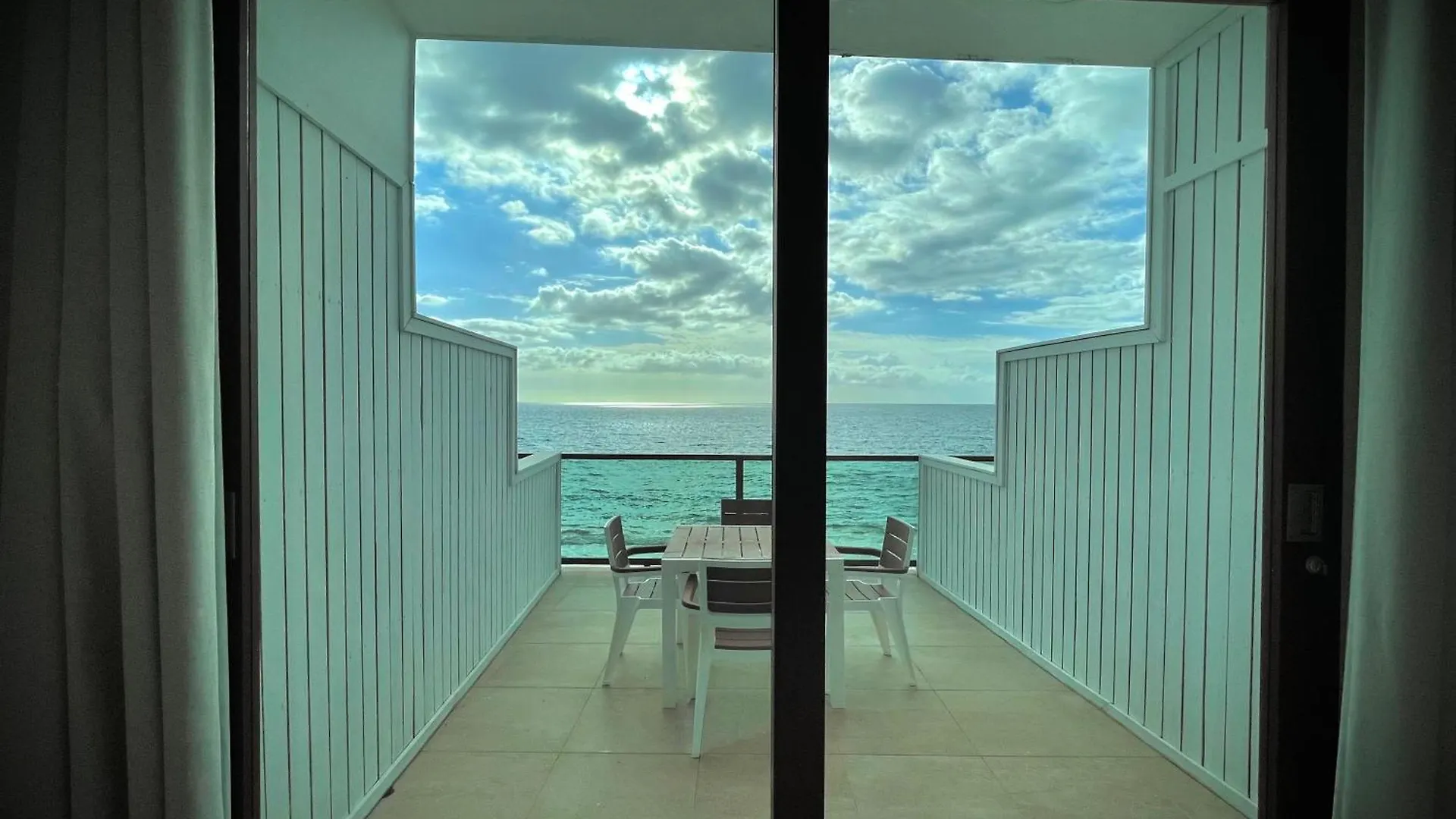 Guest house 1 Corcega Beachfront Suites Rincon