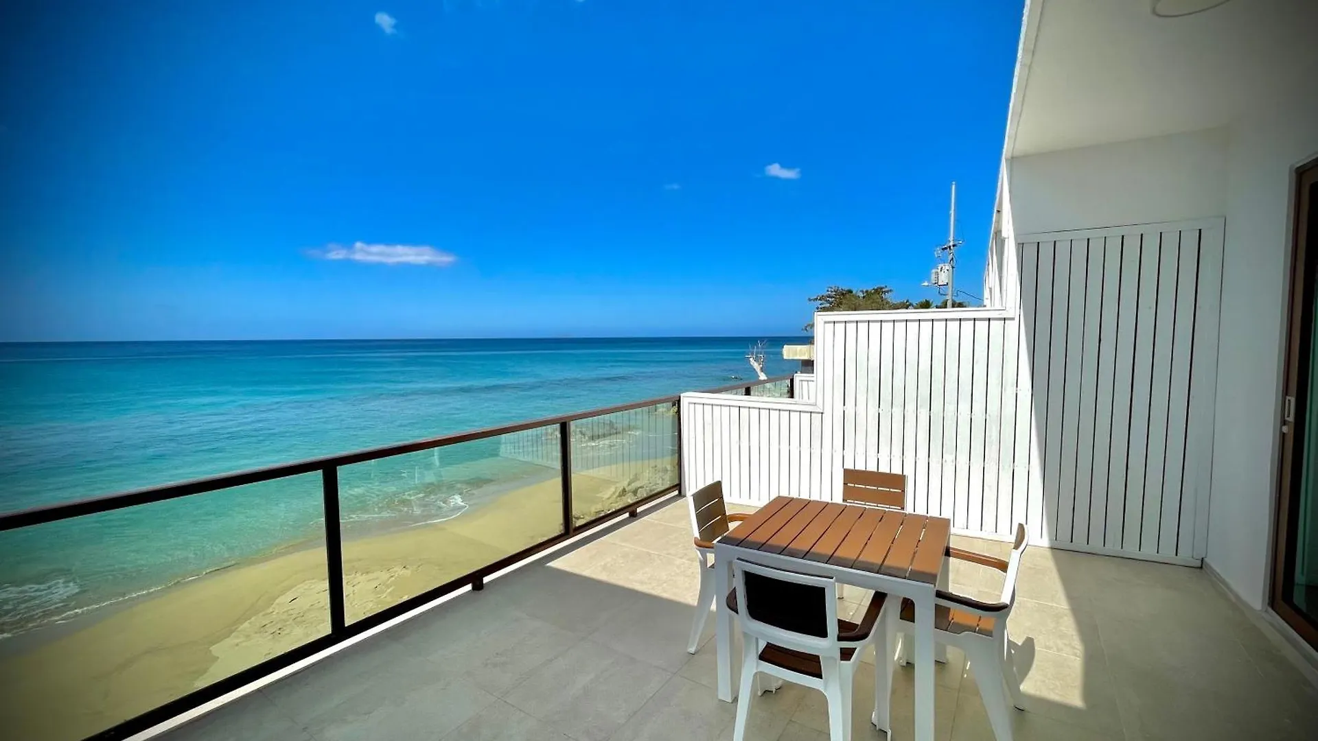 1 Corcega Beachfront Suites Rincon 0*,