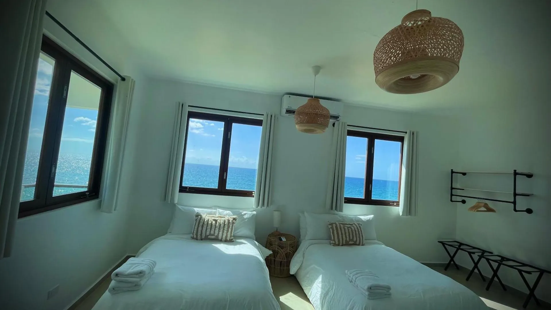 1 Corcega Beachfront Suites Rincon Guest house