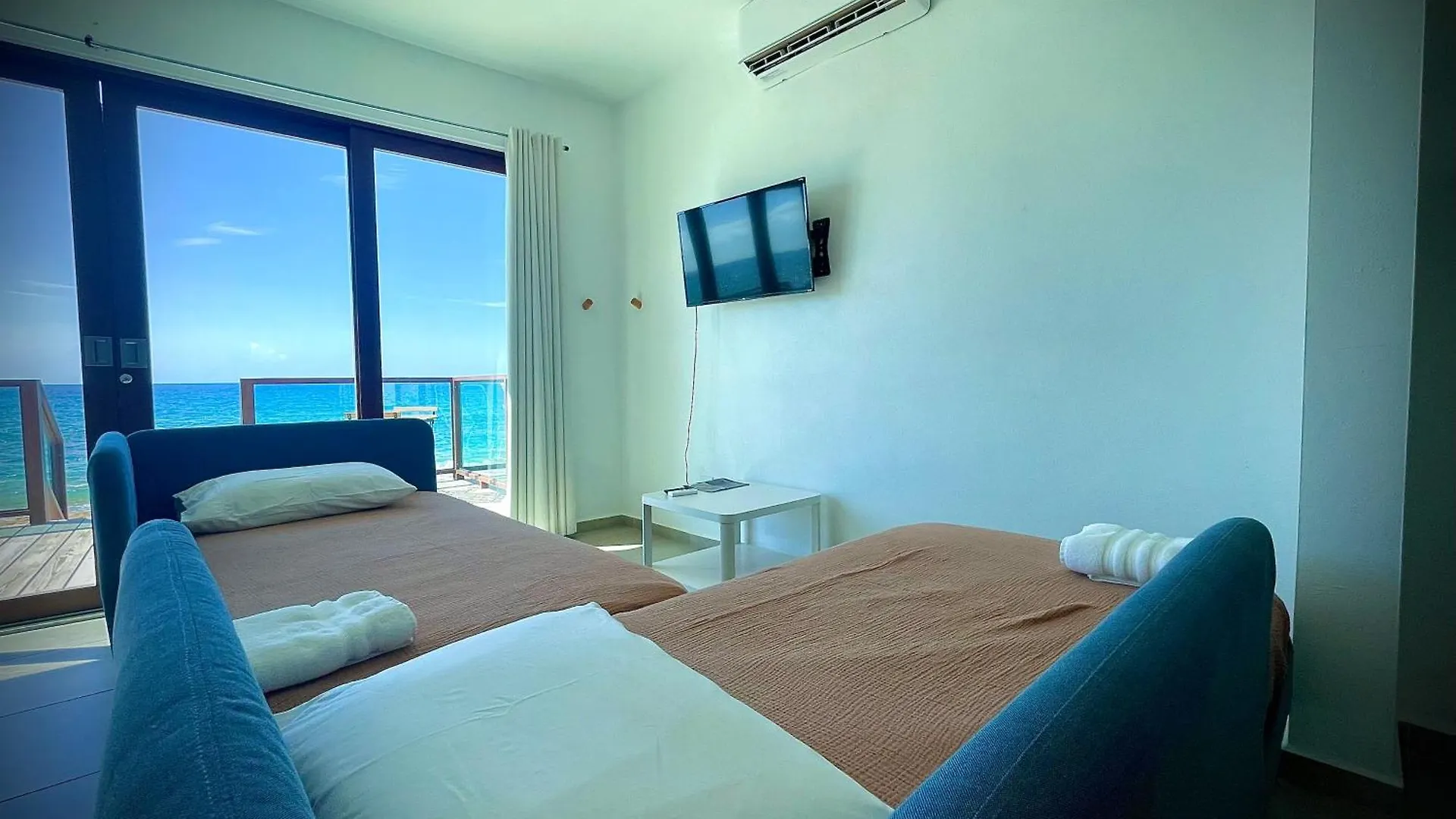 Guest house 1 Corcega Beachfront Suites Rincon