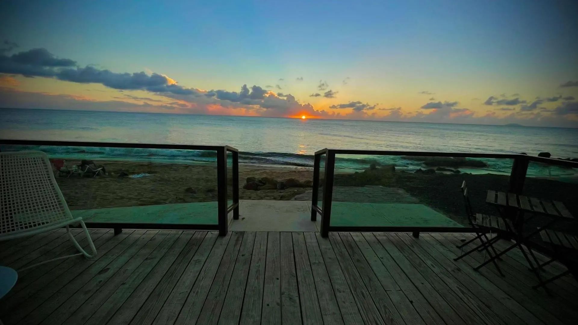 1 Corcega Beachfront Suites Rincon