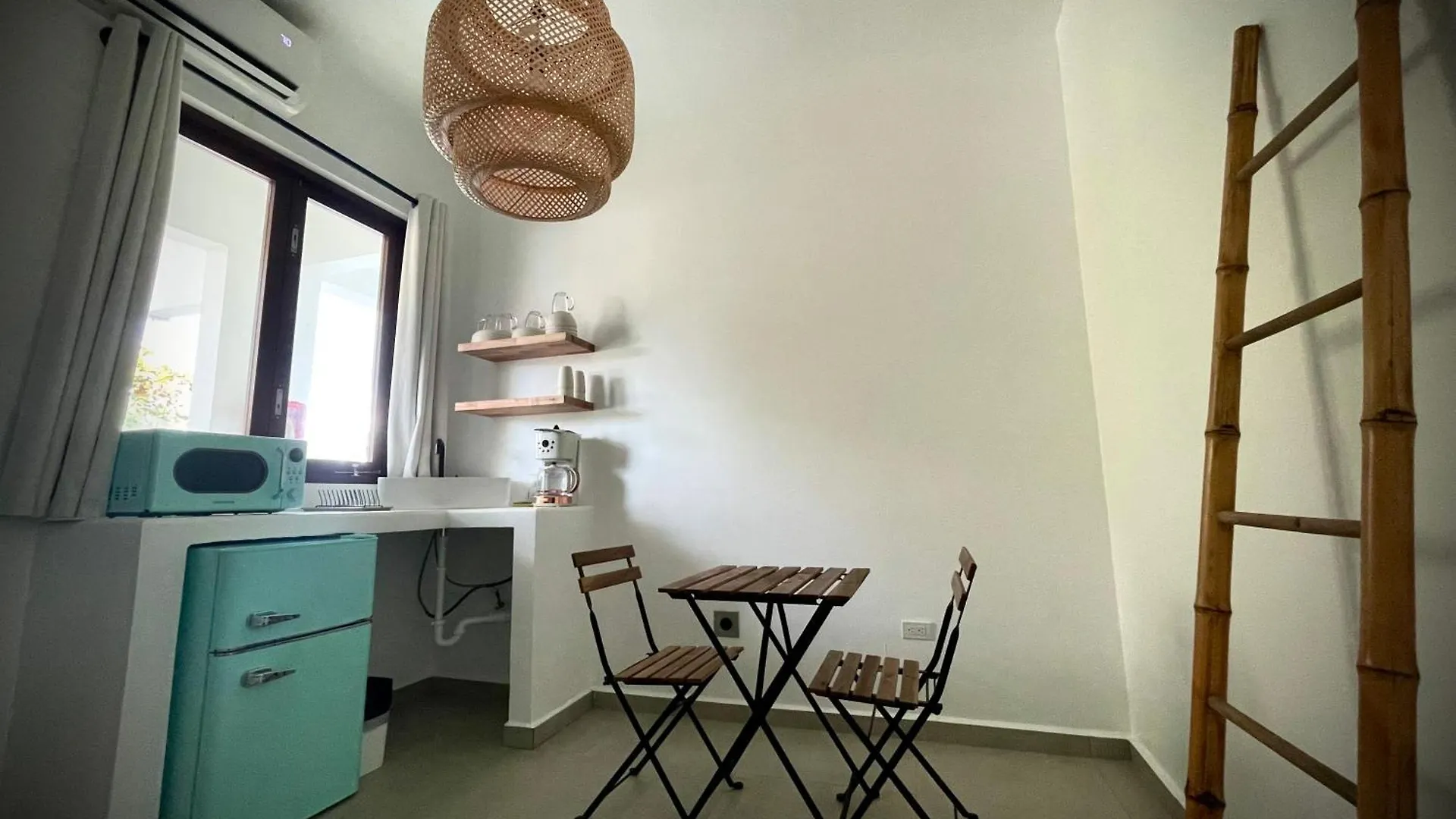 בית הארחה רינקון 1 Corcega Beachfront Suites פוארטו ריקו