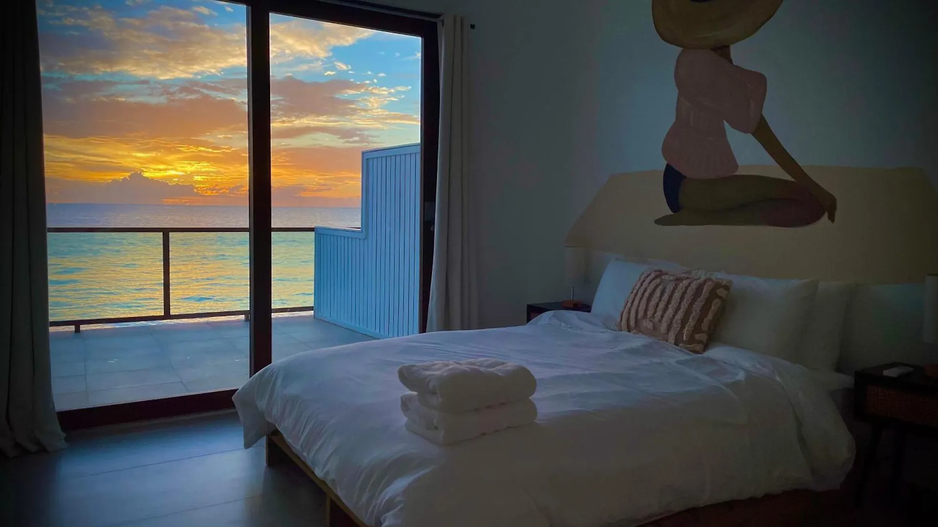 בית הארחה רינקון 1 Corcega Beachfront Suites