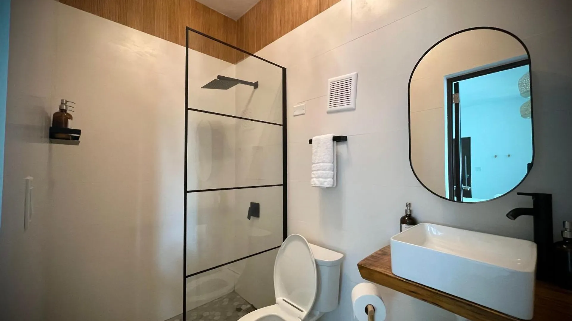 בית הארחה רינקון 1 Corcega Beachfront Suites פוארטו ריקו
