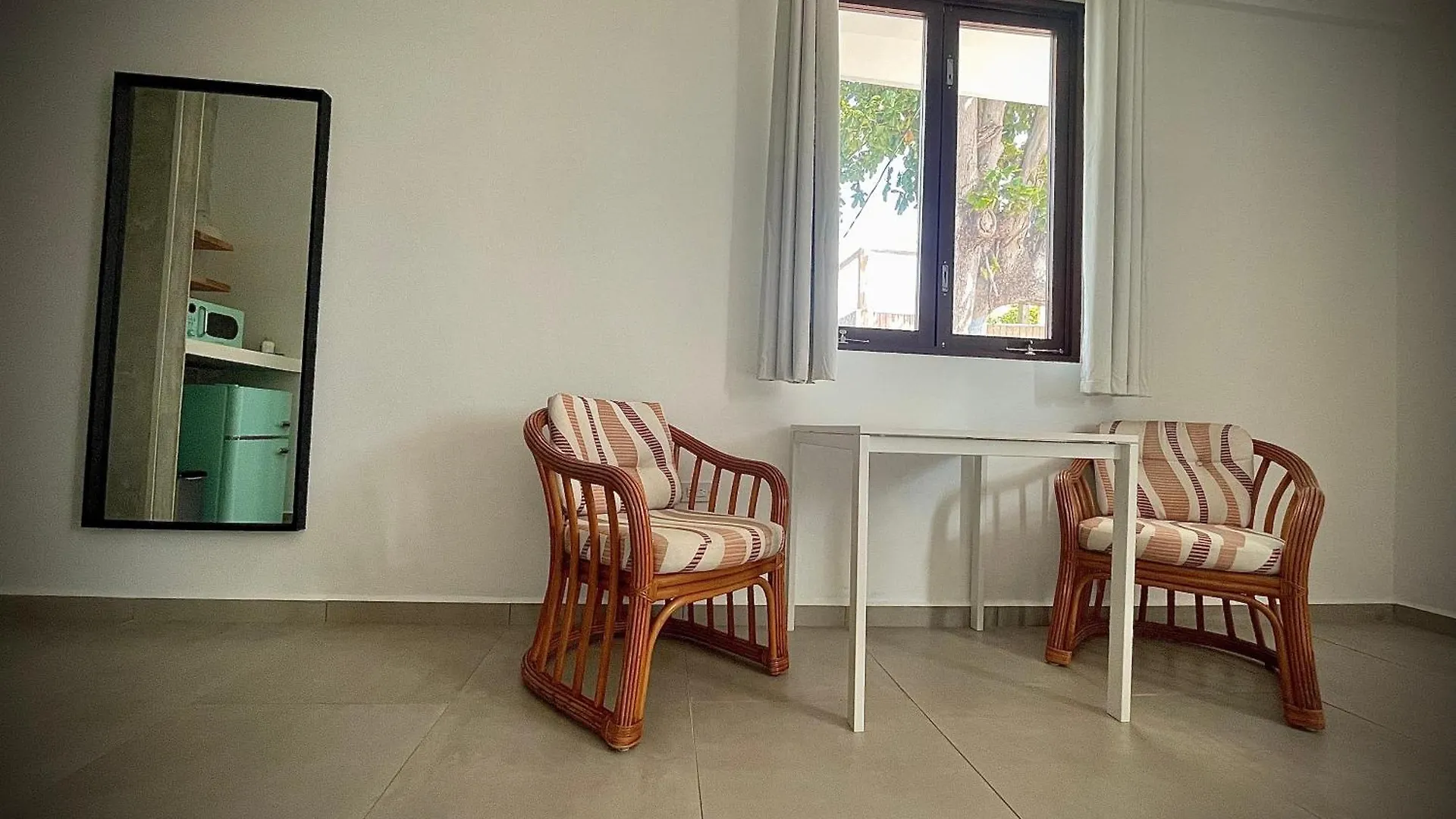 בית הארחה רינקון 1 Corcega Beachfront Suites פוארטו ריקו
